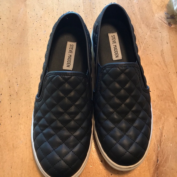 Steve Madden Black slip on shoes - Picture 1 of 3